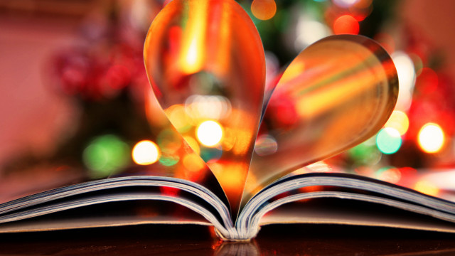 Book heart pages table christmas free wallpaper - medium preview image