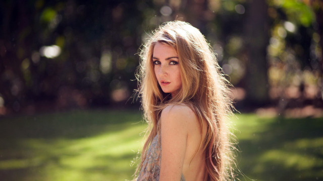 Blonde woman field bokeh fashion free wallpaper for desktop - medium preview image