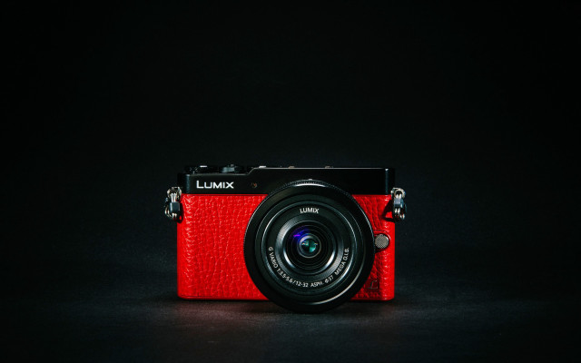 Red camera leica macro black free wallpaper - medium preview image