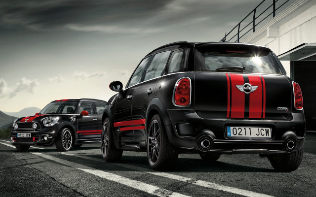 Couple cars street building sky free wallpaper - medium preview image