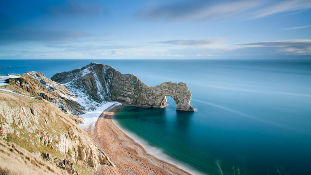 Beach rock formation water tiltshift free wallpaper - medium preview image