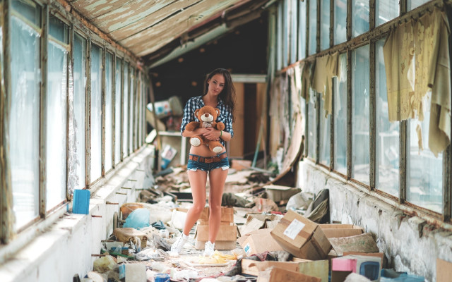Woman teddy bear junked windows free wallpaper - medium preview image