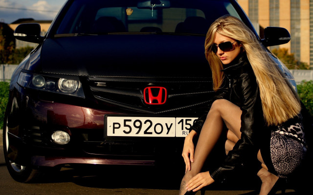 Woman sitting car bag purse free wallpaper - medium preview image