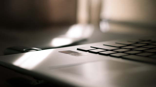 Laptop keyboard glass water blurry free wallpaper - medium preview image