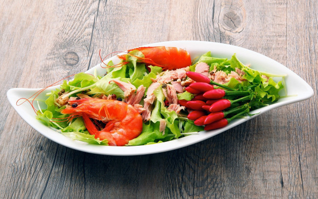 Shrimp salad wooden table fork free wallpaper - medium preview image