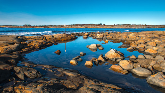 Rocky beach lighthouse puzzle sky free wallpaper - medium preview image