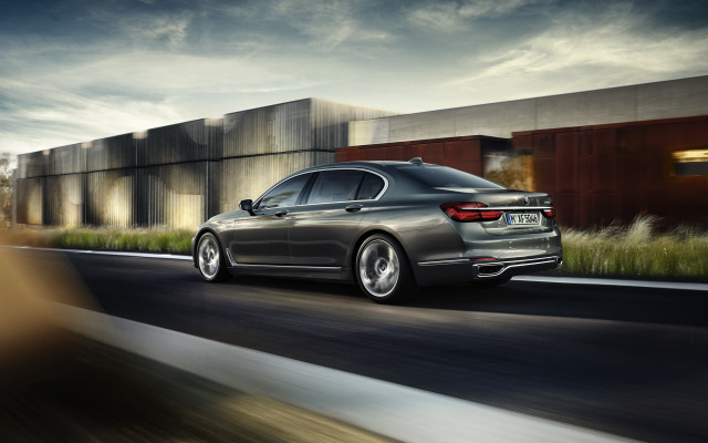 Car road building sky vroom free wallpaper - medium preview image