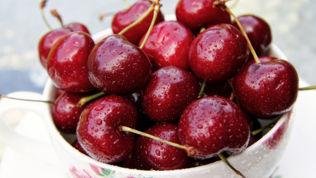 Cherry bowl water droplets white free wallpaper - medium preview image