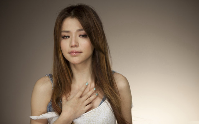 Woman longhair whiteTop posing 3d free wallpaper - medium preview image