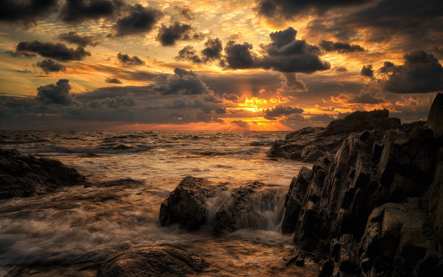 Sunset ocean rocks crashing shore free wallpaper - medium preview image