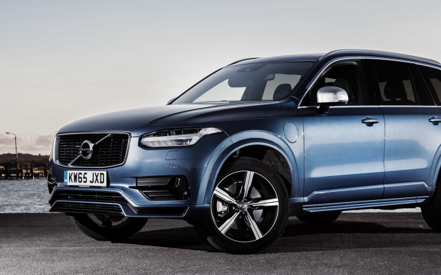Blue volvo suv water boat free wallpaper - medium preview image