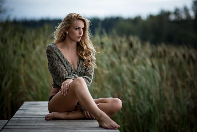 Woman dock blonde nature portrait free wallpaper - medium preview image