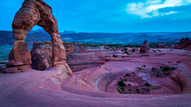 Desert rock formation blue sky #2 free wallpaper - medium preview image