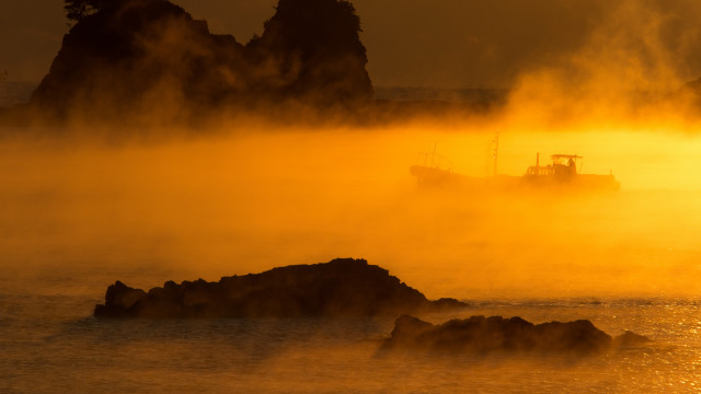 Boat steam rocks mist city free wallpaper - medium preview image