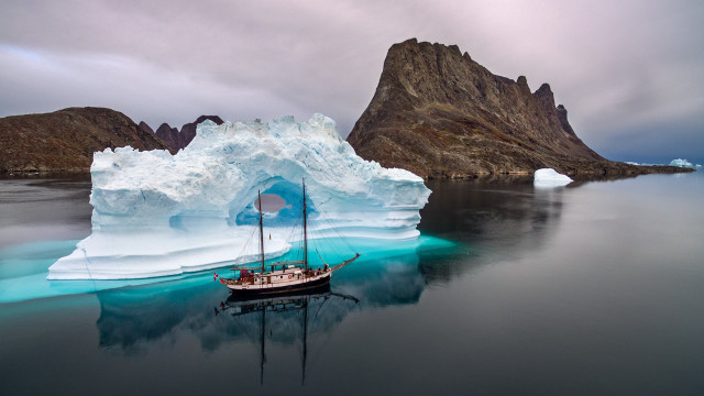 Boat iceberg ocean mountain sky free wallpaper - medium preview image