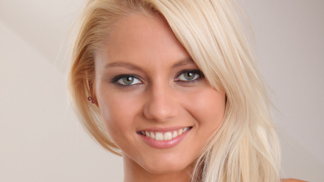 Blonde woman blue eyes smiling #2 free wallpaper - medium preview image
