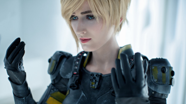 Blonde haired heroine cosplay cellphone free wallpaper - medium preview image