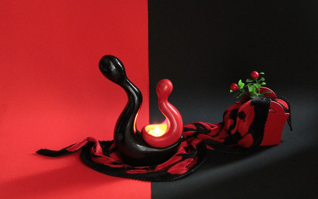 Black red vase candle bag free wallpaper - medium preview image