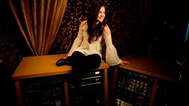 Woman sitting sound equipment city free wallpaper - medium preview image