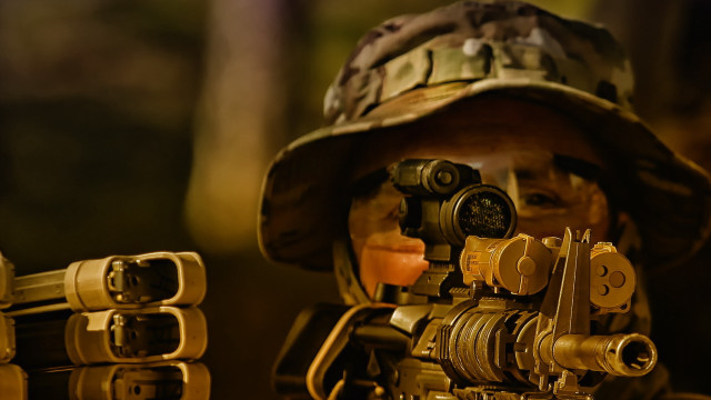 Soldier machinegun helmet camera flashlight free wallpaper - medium preview image