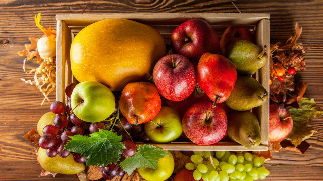 Fruit box wooden table leaves free wallpaper - medium preview image