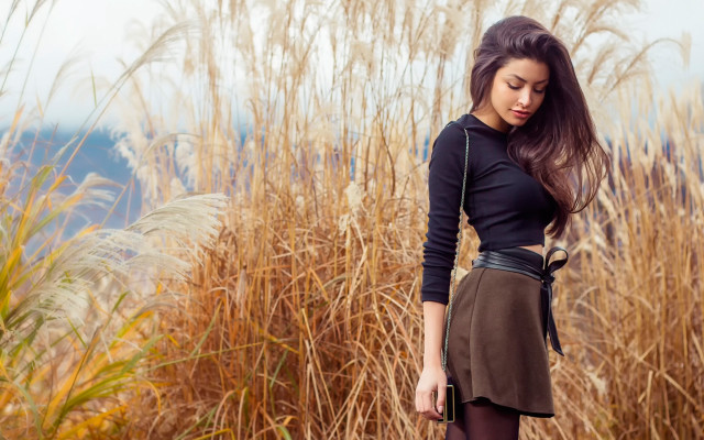 Woman field tallgrass blacktop brownskiress free wallpaper - medium preview image
