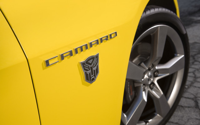 Yellow car emblem black stripe free wallpaper - medium preview image