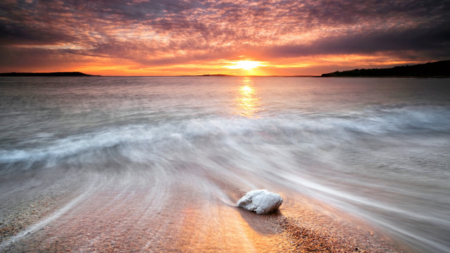 Rock beach sunset wave foreground free wallpaper - medium preview image