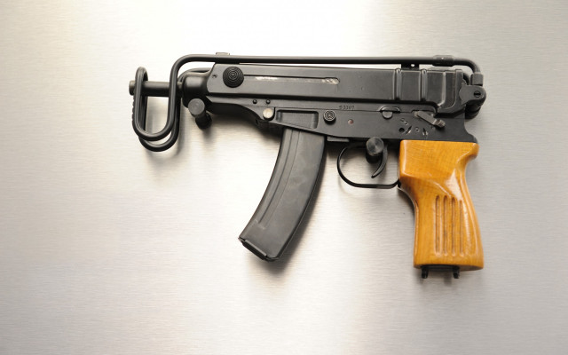 Toygun woodenhandle metalwall blackhandle gradient free wallpaper - medium preview image