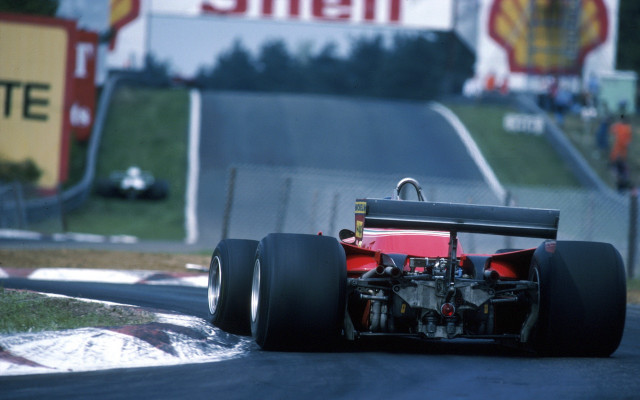 Red race car track sunny free wallpaper - medium preview image