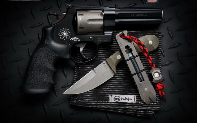 Gun knife sheath revolver red free wallpaper - medium preview image