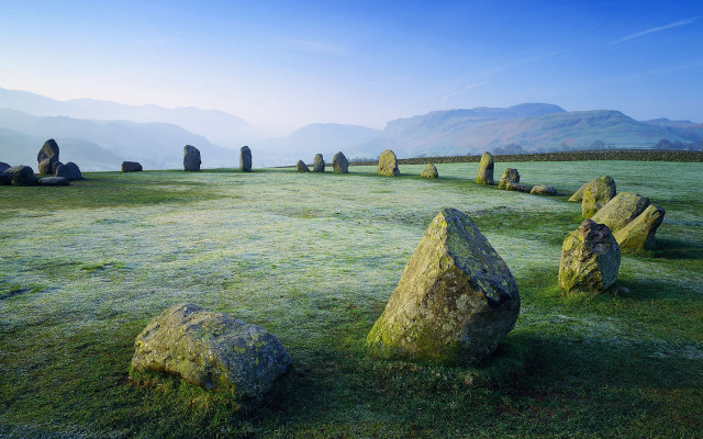 Rocky field mountains horizon sky free wallpaper - medium preview image