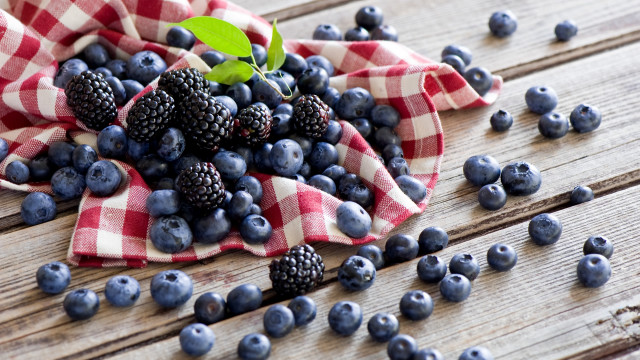 Blueberries blackberries checkered cloth wooden free wallpaper - medium preview image