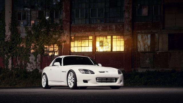 White sports car night city #2 free wallpaper - medium preview image
