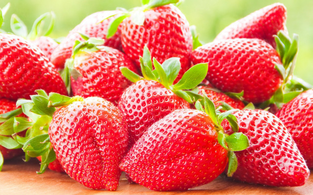 Strawberries wooden table green field free wallpaper - medium preview image