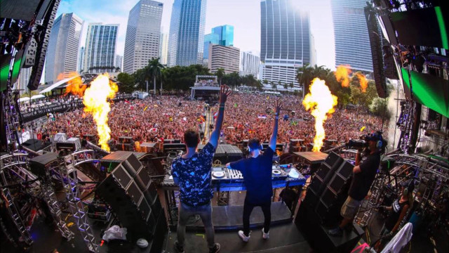 Man stage fire crowd people free wallpaper - medium preview image