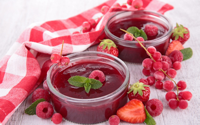Fruit berries strawberries table cloth free wallpaper - medium preview image