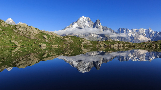 Mountain range reflection lake blue free wallpaper - medium preview image