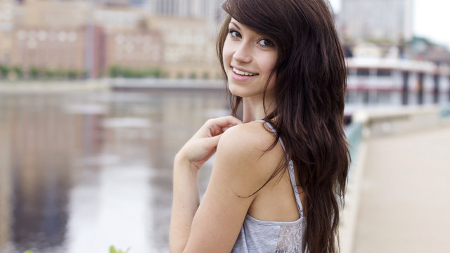 Woman city bridge water blurry free wallpaper - medium preview image