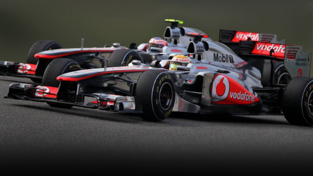 Racing car race track digital free wallpaper - medium preview image