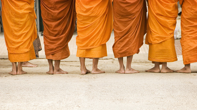 Monks jigsaw puzzle symmetry ella free wallpaper - medium preview image