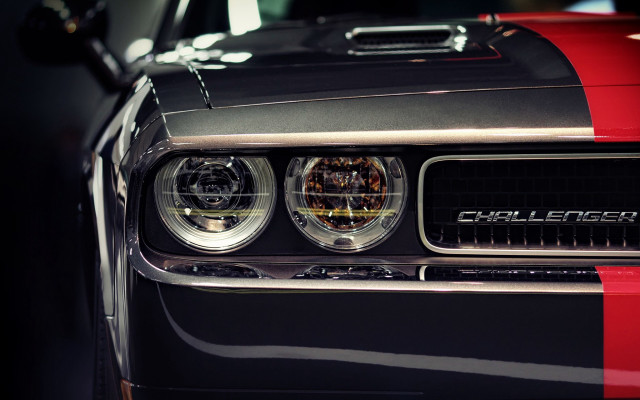 Car red stripe front lights free wallpaper - medium preview image