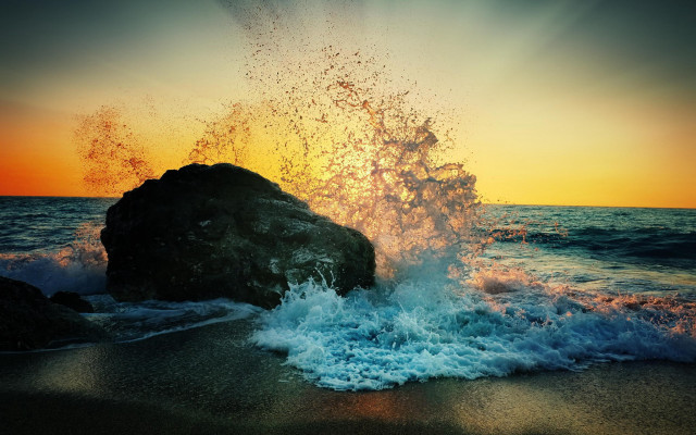 Large rock beach water sunset free wallpaper - medium preview image