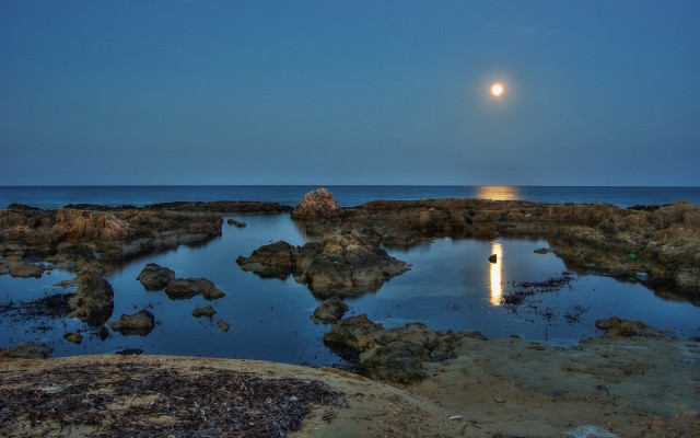 Full moon ocean rocks lighthouse free wallpaper - medium preview image