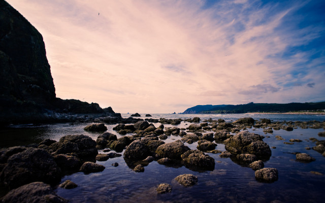 Rocky beach mountain lake sunset free wallpaper - medium preview image