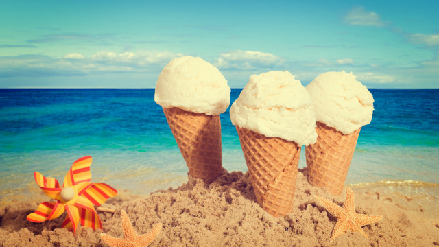 Ice cream cones beach starfish free wallpaper - medium preview image