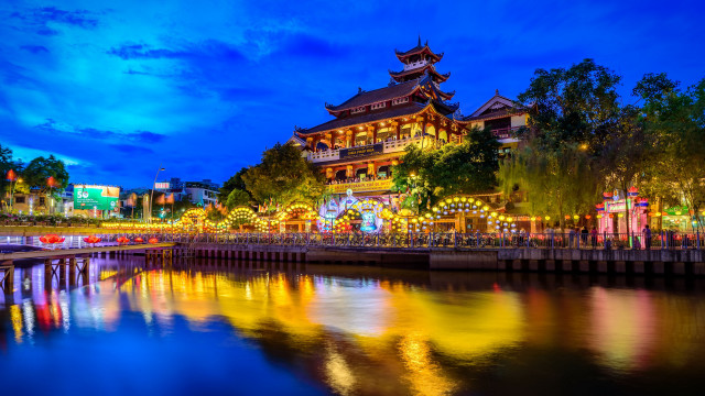 Castle tower river cityscape night free wallpaper - medium preview image