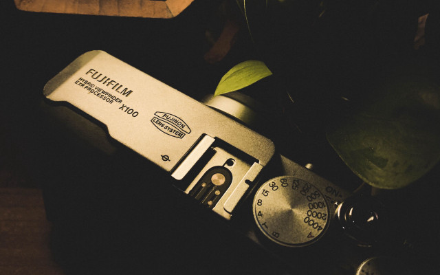 Box clock plant table knife free wallpaper - medium preview image