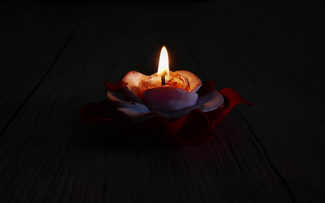 Candle dark red cloth raytraced free wallpaper - medium preview image