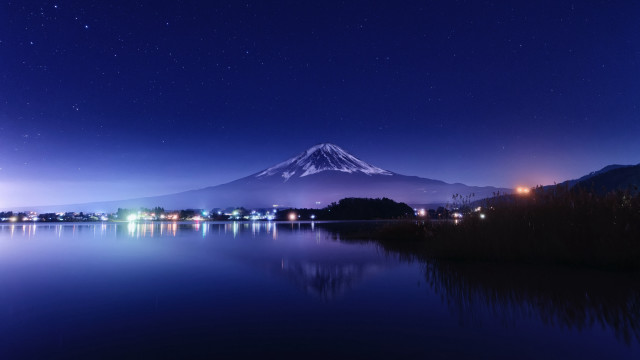 Mountain lake city night aurora free wallpaper - medium preview image